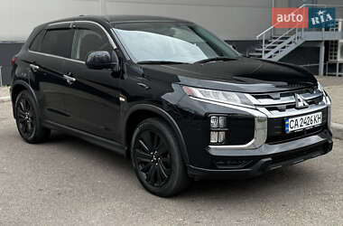 Позашляховик / Кросовер Mitsubishi Outlander 2019 в Києві