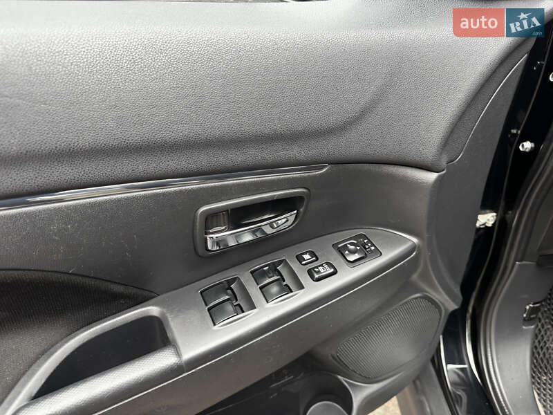 Позашляховик / Кросовер Mitsubishi Outlander 2019 в Києві фото 10 Позашляховик / Кросовер Mitsubishi Outlander 2019 в Києві