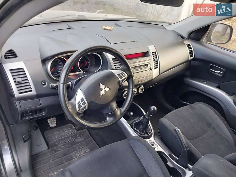 Внедорожник / Кроссовер Mitsubishi Outlander 2008 в Николаеве