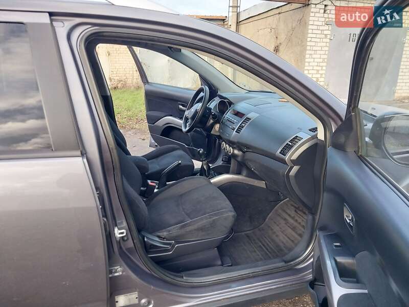 Внедорожник / Кроссовер Mitsubishi Outlander 2008 в Николаеве