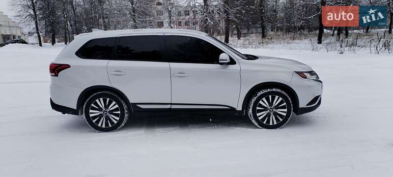 Позашляховик / Кросовер Mitsubishi Outlander 2018 в Шостці