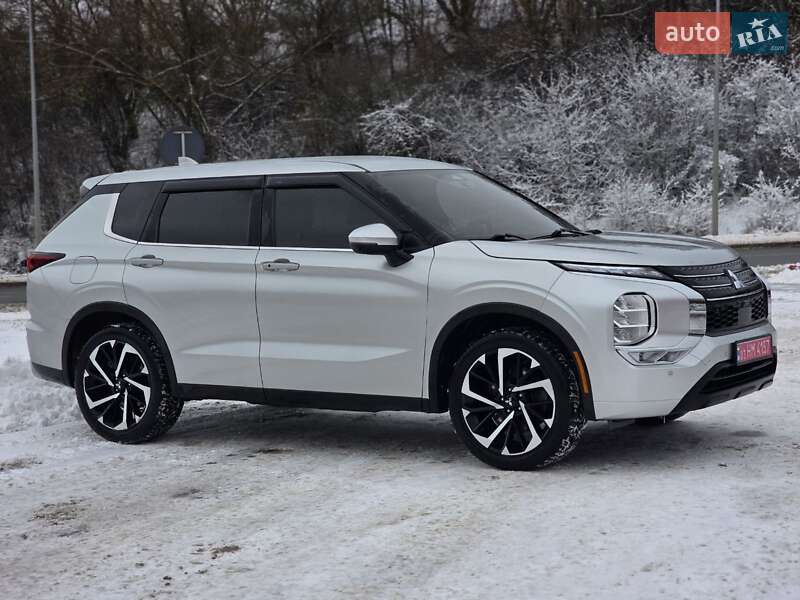 Позашляховик / Кросовер Mitsubishi Outlander 2021 в Тернополі