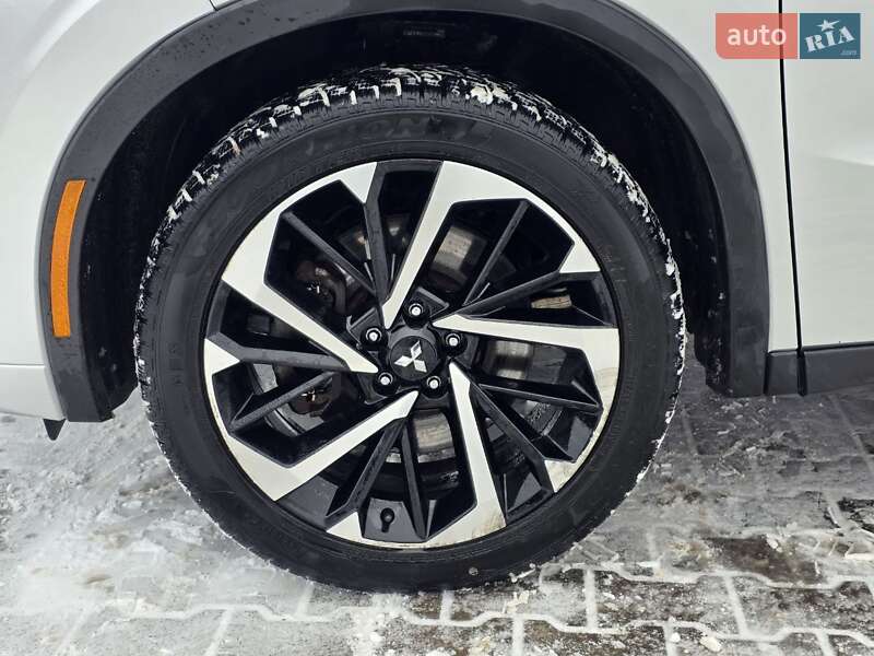 Позашляховик / Кросовер Mitsubishi Outlander 2021 в Тернополі