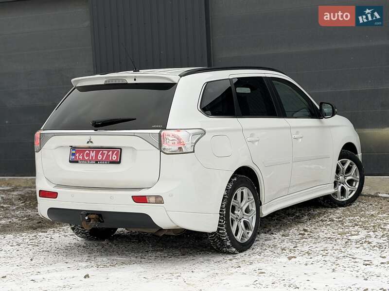 Позашляховик / Кросовер Mitsubishi Outlander 2013 в Трускавці