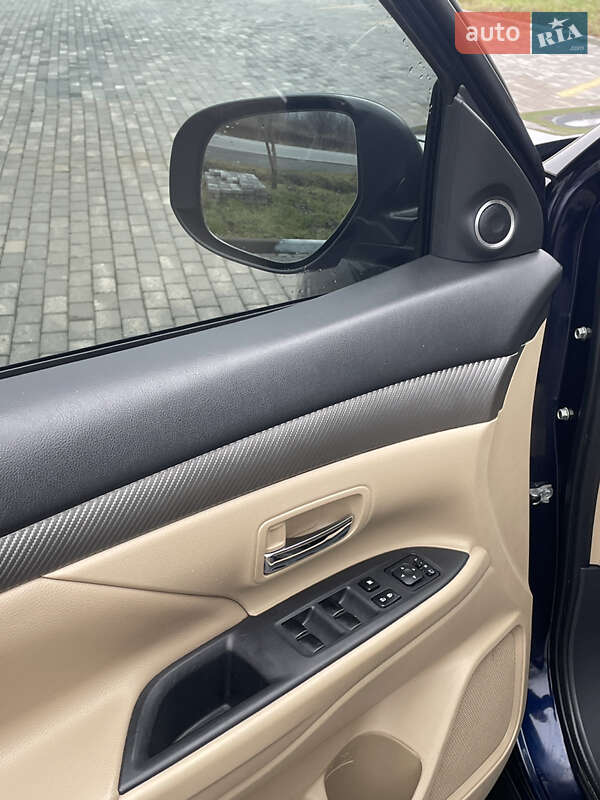 Позашляховик / Кросовер Mitsubishi Outlander 2013 в Мукачевому