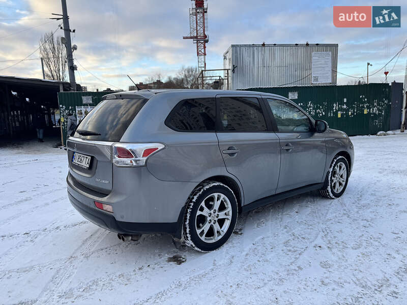 Позашляховик / Кросовер Mitsubishi Outlander 2013 в Попільні