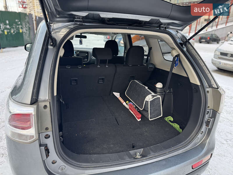 Позашляховик / Кросовер Mitsubishi Outlander 2013 в Попільні