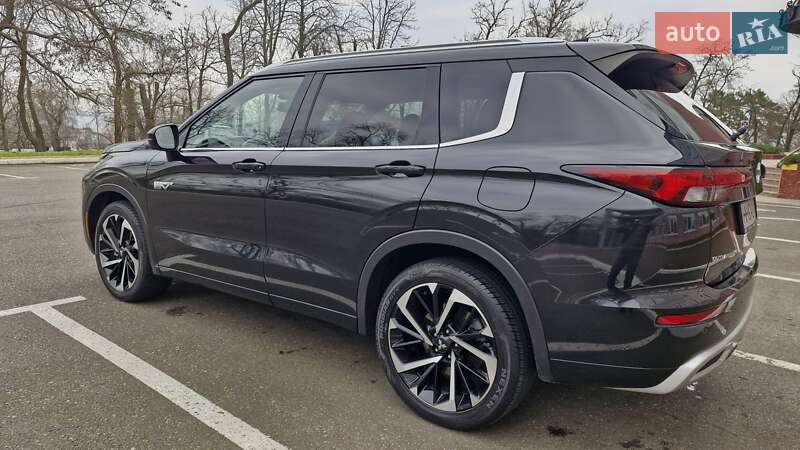 Позашляховик / Кросовер Mitsubishi Outlander 2023 в Одесі