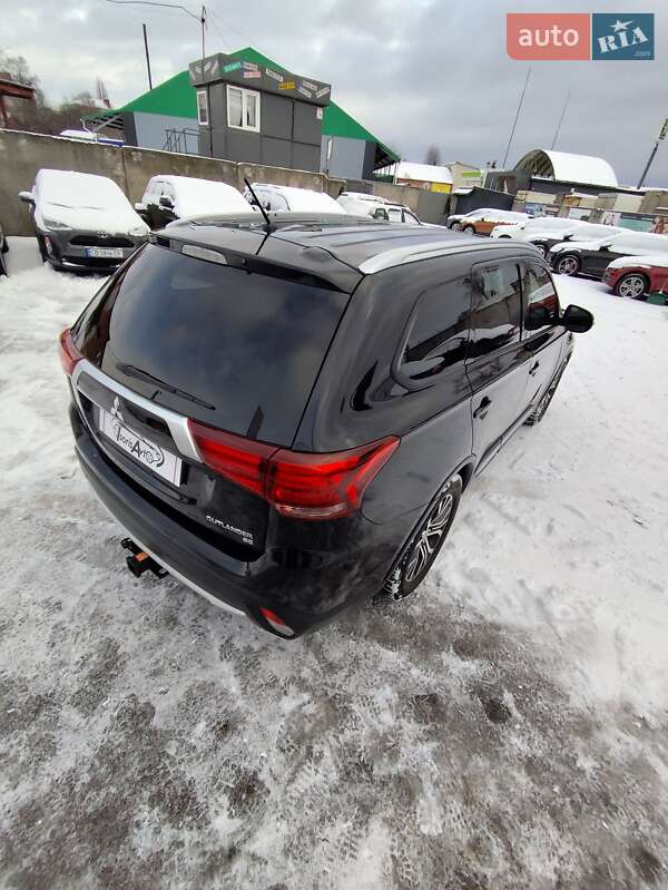 Позашляховик / Кросовер Mitsubishi Outlander 2016 в Чернігові