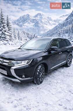 Позашляховик / Кросовер Mitsubishi Outlander 2018 в Києві