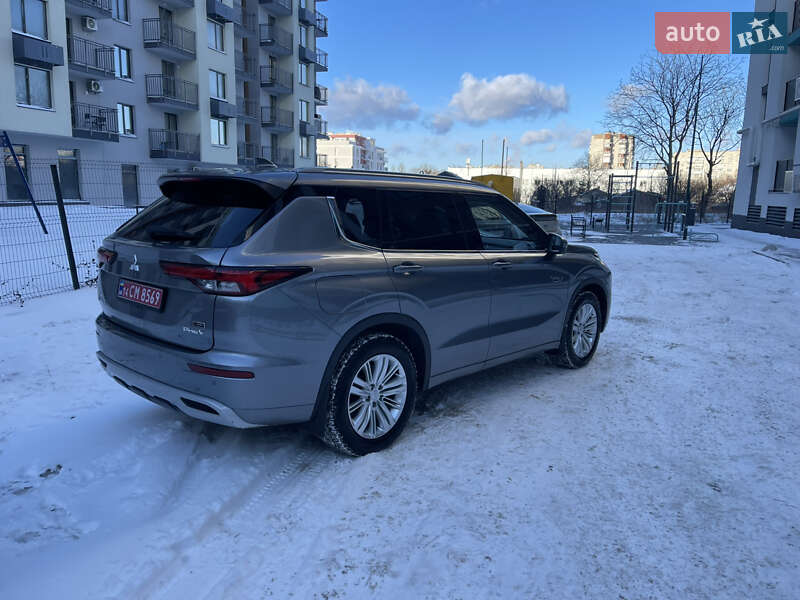 Позашляховик / Кросовер Mitsubishi Outlander 2024 в Львові