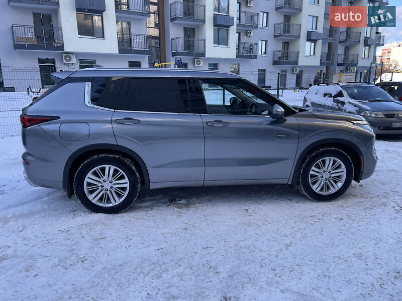 Позашляховик / Кросовер Mitsubishi Outlander 2024 в Львові