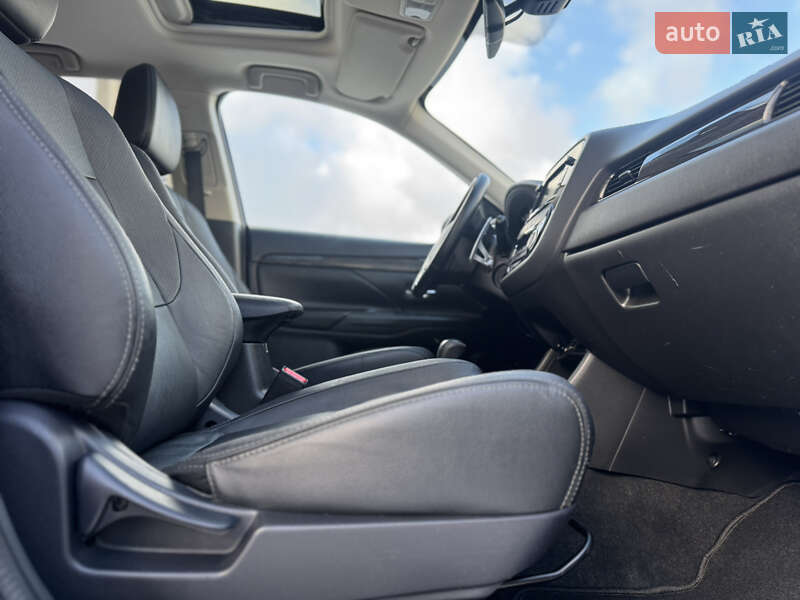 Позашляховик / Кросовер Mitsubishi Outlander 2016 в Дрогобичі фото 59 Позашляховик / Кросовер Mitsubishi Outlander 2016 в Дрогобичі