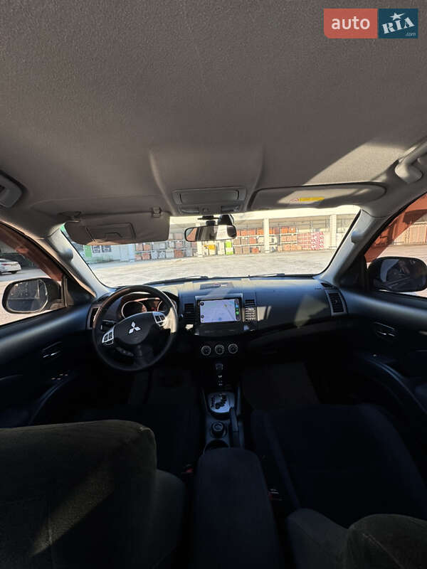 Позашляховик / Кросовер Mitsubishi Outlander 2008 в Києві