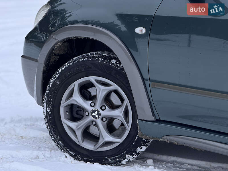 Позашляховик / Кросовер Mitsubishi Outlander 2006 в Києві