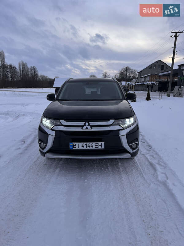 Позашляховик / Кросовер Mitsubishi Outlander 2015 в Зіньківі
