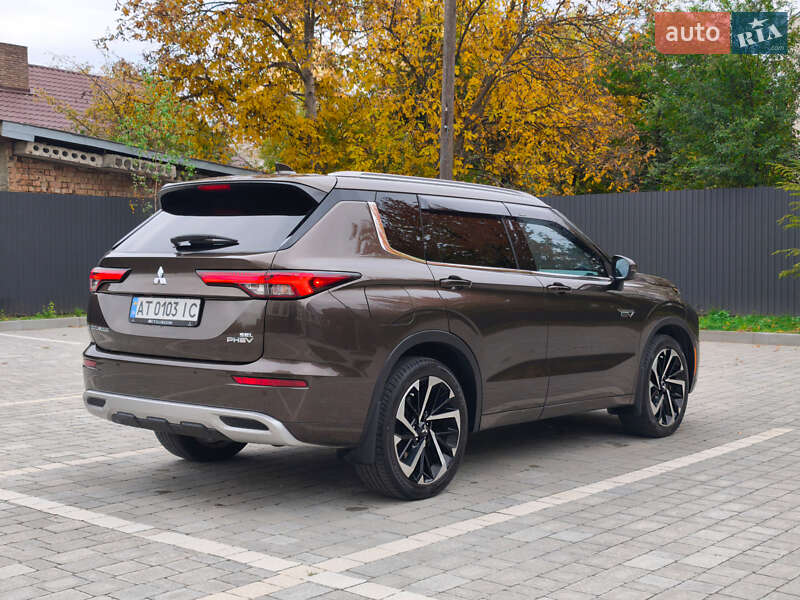 Позашляховик / Кросовер Mitsubishi Outlander 2022 в Івано-Франківську