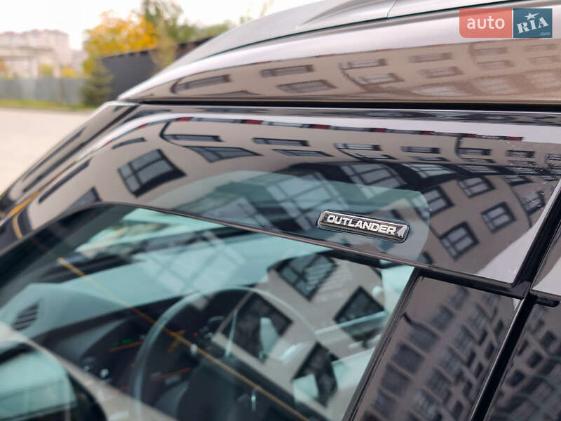 Позашляховик / Кросовер Mitsubishi Outlander 2022 в Івано-Франківську