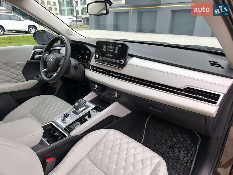 Позашляховик / Кросовер Mitsubishi Outlander 2022 в Івано-Франківську