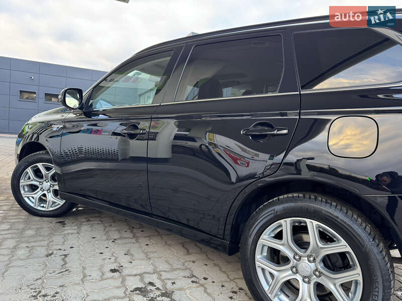 Позашляховик / Кросовер Mitsubishi Outlander 2014 в Дрогобичі