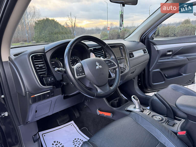 Позашляховик / Кросовер Mitsubishi Outlander 2014 в Дрогобичі