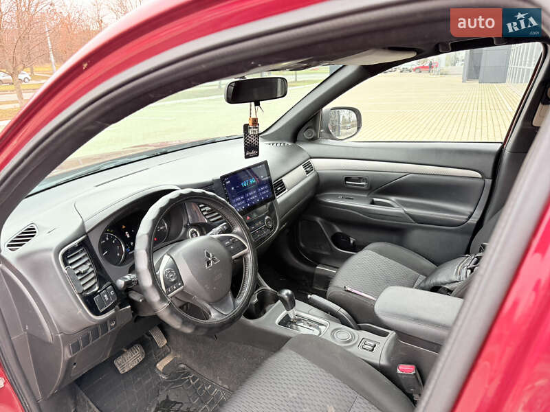 Внедорожник / Кроссовер Mitsubishi Outlander 2014 в Харькове