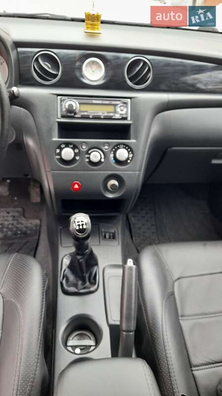 Внедорожник / Кроссовер Mitsubishi Outlander 2004 в Хмельницком