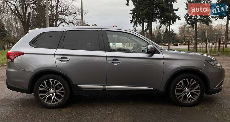 Внедорожник / Кроссовер Mitsubishi Outlander 2016 в Одессе