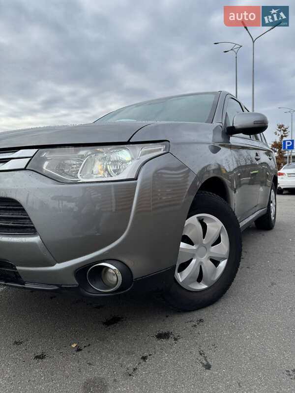 Внедорожник / Кроссовер Mitsubishi Outlander 2014 в Борисполе
