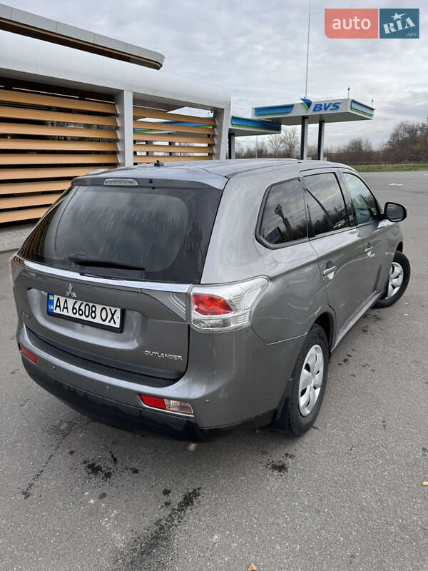 Внедорожник / Кроссовер Mitsubishi Outlander 2014 в Борисполе