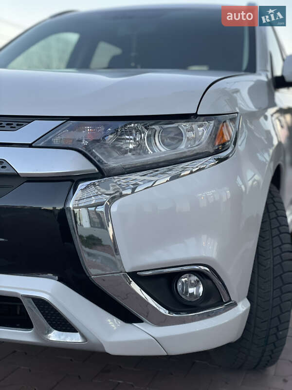 Внедорожник / Кроссовер Mitsubishi Outlander 2017 в Киеве фото 9 Внедорожник / Кроссовер Mitsubishi Outlander 2017 в Киеве