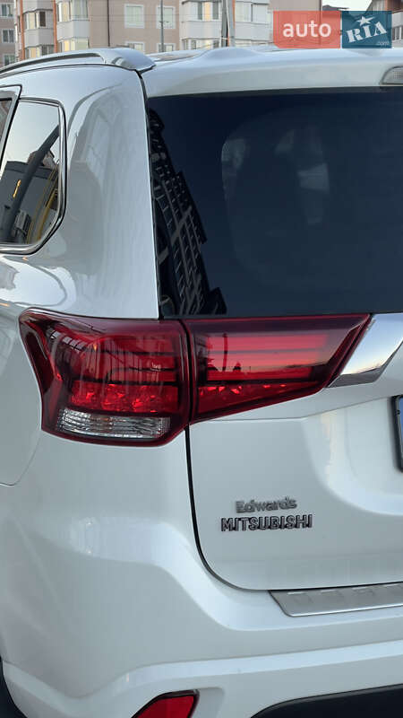 Внедорожник / Кроссовер Mitsubishi Outlander 2017 в Киеве фото 13 Внедорожник / Кроссовер Mitsubishi Outlander 2017 в Киеве
