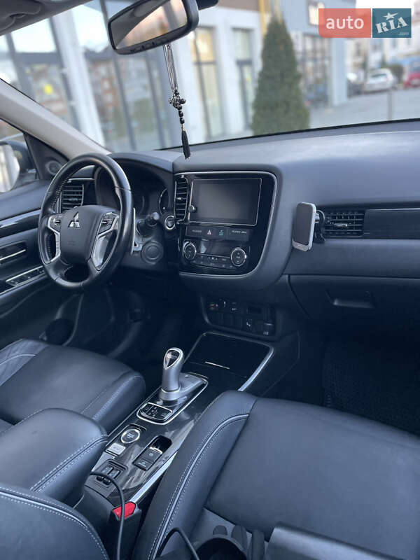 Внедорожник / Кроссовер Mitsubishi Outlander 2017 в Киеве фото 27 Внедорожник / Кроссовер Mitsubishi Outlander 2017 в Киеве