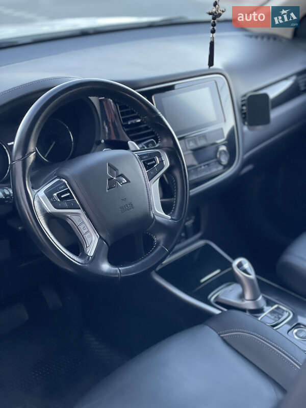 Внедорожник / Кроссовер Mitsubishi Outlander 2017 в Киеве фото 34 Внедорожник / Кроссовер Mitsubishi Outlander 2017 в Киеве