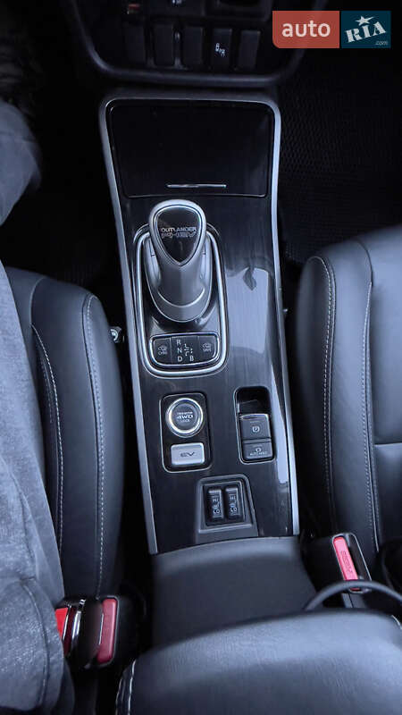 Внедорожник / Кроссовер Mitsubishi Outlander 2017 в Киеве фото 54 Внедорожник / Кроссовер Mitsubishi Outlander 2017 в Киеве