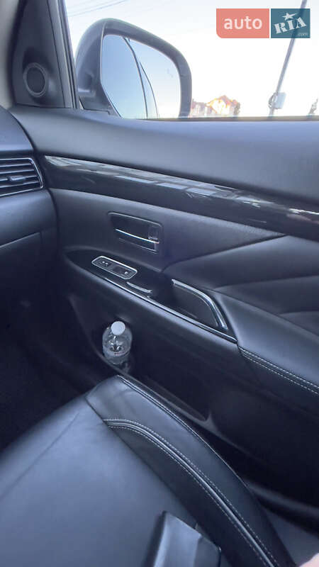 Внедорожник / Кроссовер Mitsubishi Outlander 2017 в Киеве фото 60 Внедорожник / Кроссовер Mitsubishi Outlander 2017 в Киеве