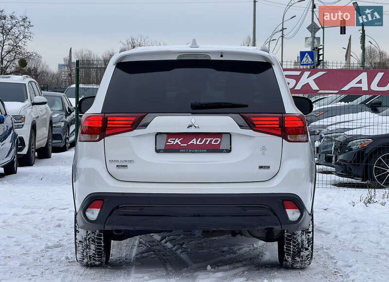 Позашляховик / Кросовер Mitsubishi Outlander 2020 в Києві
