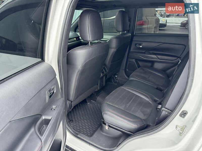 Позашляховик / Кросовер Mitsubishi Outlander 2020 в Києві