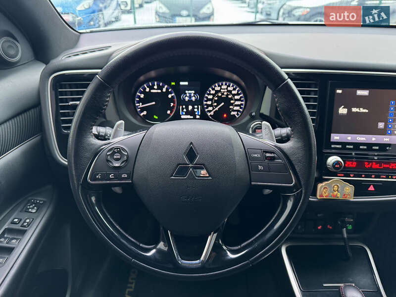 Позашляховик / Кросовер Mitsubishi Outlander 2020 в Києві