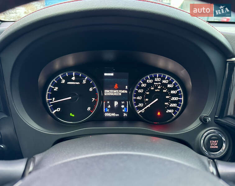 Позашляховик / Кросовер Mitsubishi Outlander 2020 в Києві