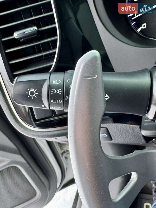 Позашляховик / Кросовер Mitsubishi Outlander 2020 в Києві