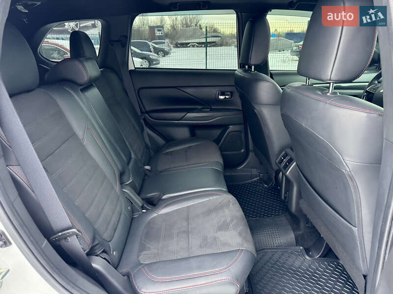 Позашляховик / Кросовер Mitsubishi Outlander 2020 в Києві