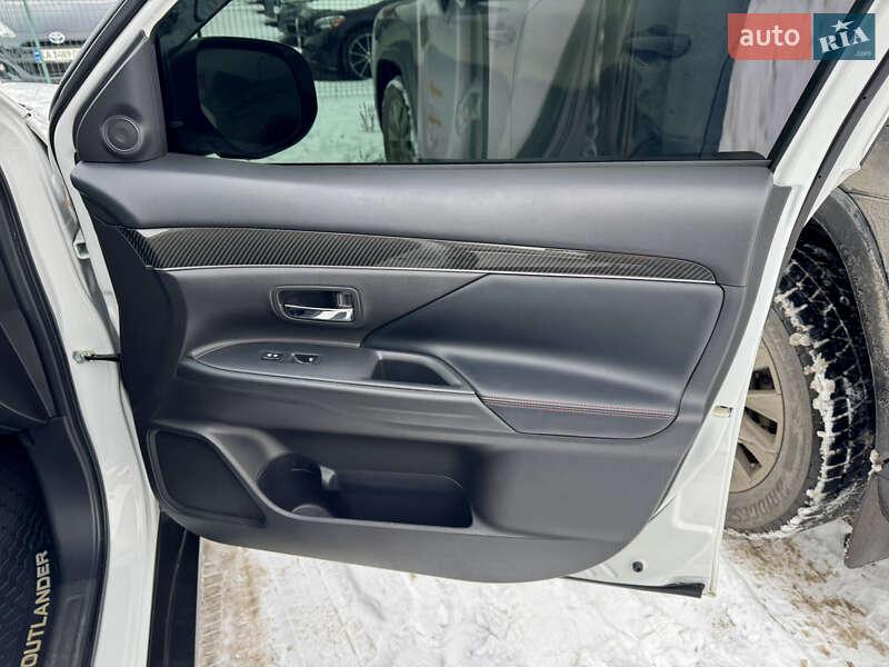 Позашляховик / Кросовер Mitsubishi Outlander 2020 в Києві