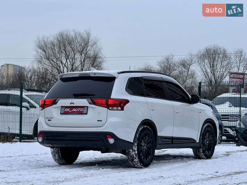 Позашляховик / Кросовер Mitsubishi Outlander 2020 в Києві