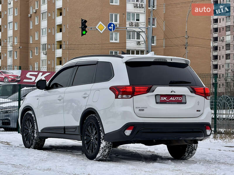 Позашляховик / Кросовер Mitsubishi Outlander 2020 в Києві