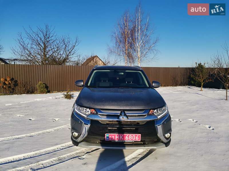 Позашляховик / Кросовер Mitsubishi Outlander 2016 в Луцьку