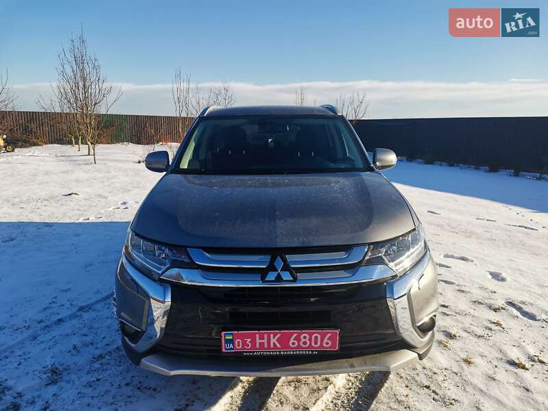 Позашляховик / Кросовер Mitsubishi Outlander 2016 в Луцьку