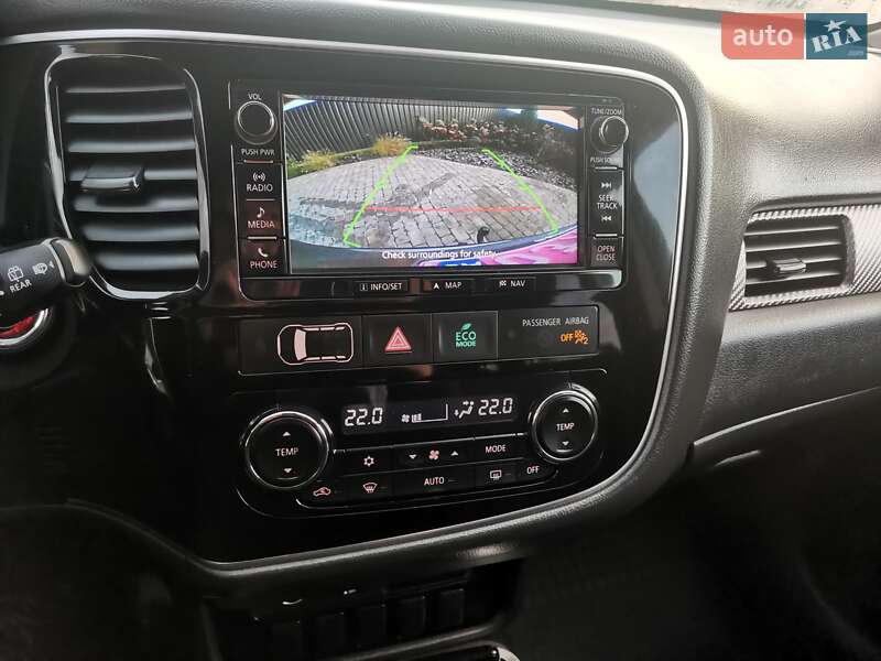 Позашляховик / Кросовер Mitsubishi Outlander 2016 в Луцьку