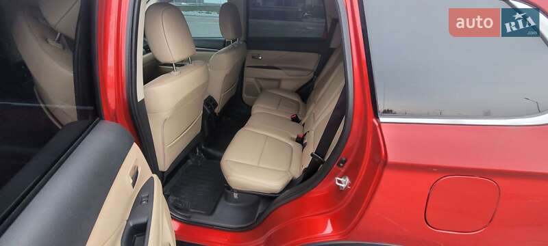 Позашляховик / Кросовер Mitsubishi Outlander 2018 в Запоріжжі