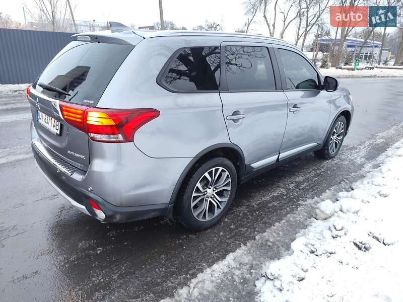 Позашляховик / Кросовер Mitsubishi Outlander 2017 в Харкові